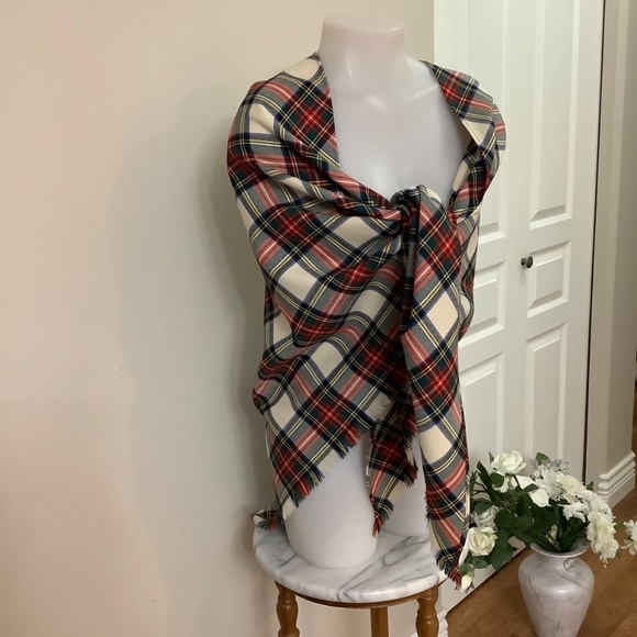 Tartan plaid wool shawl - Picture 2 of 12